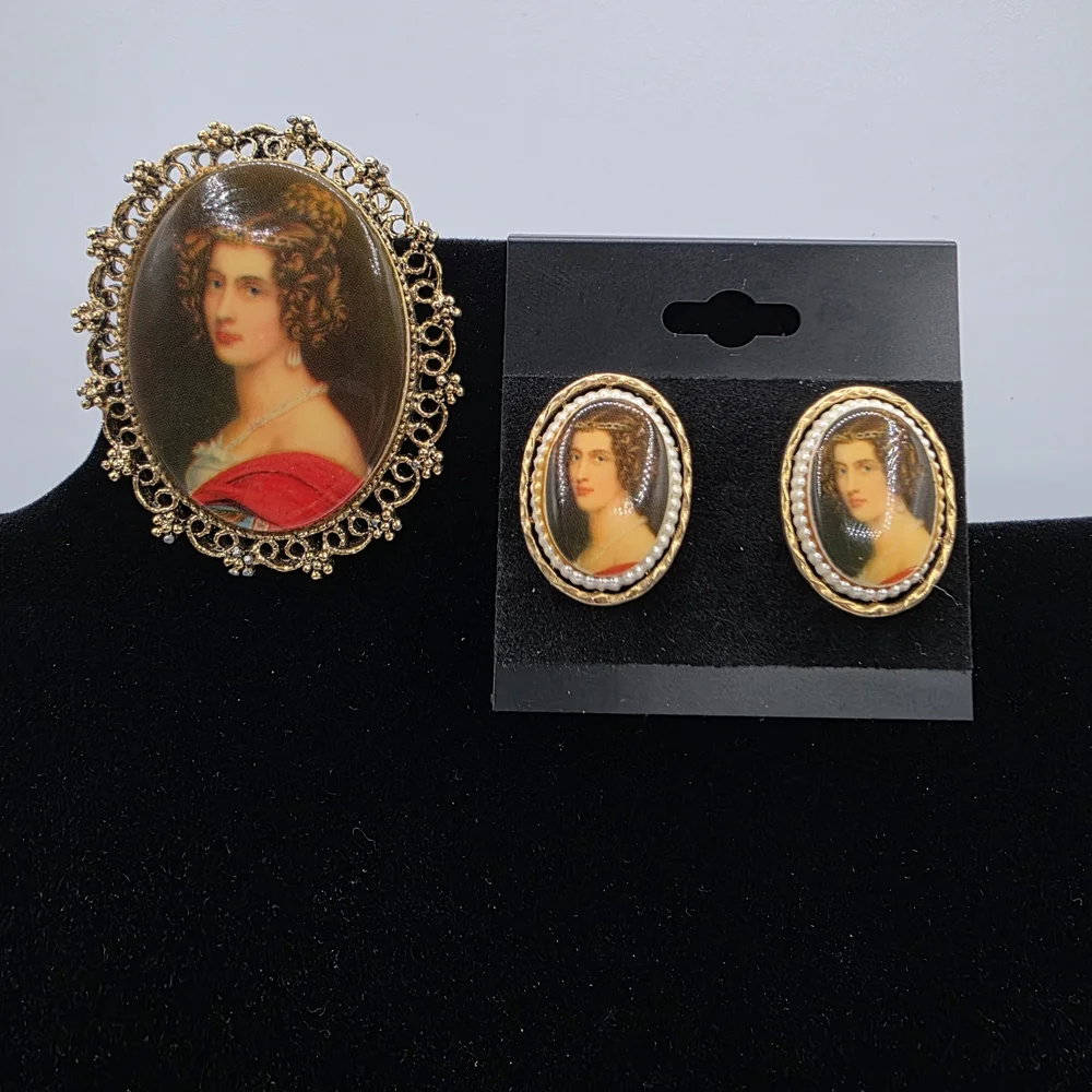 Vintage Signed ART Portrait Brooch Or Pendent and Coordinating Earring Set